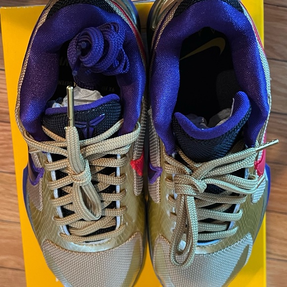 Kobe Undefeated Hall of Fame - Picture 5 of 10